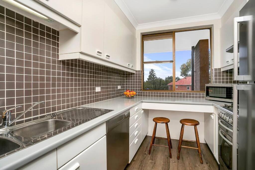 Spf13-sunny, Spacious, Highly Convenient Apartment Sydney